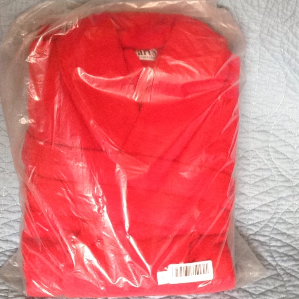 New bathrobe. Size small. Red